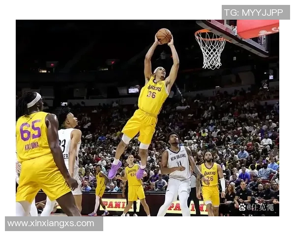 夏季联赛湖人队与骑士队激战正酣年轻球员展现无限潜力与激情